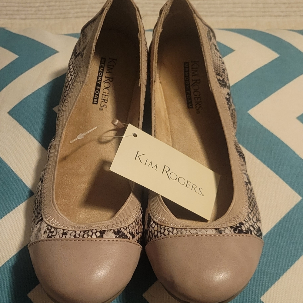 NWT KIM ROGERS COMFORTABLE AND FLEXIBLE FLATS 6